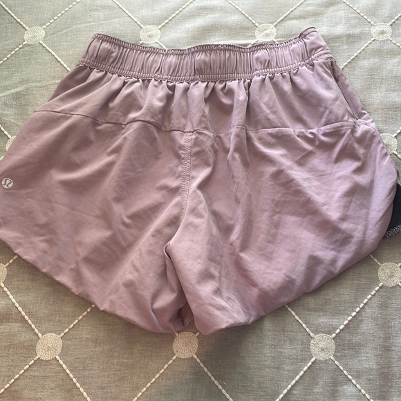 Lululemon reversible shorts size 8 - Picture 3 of 7